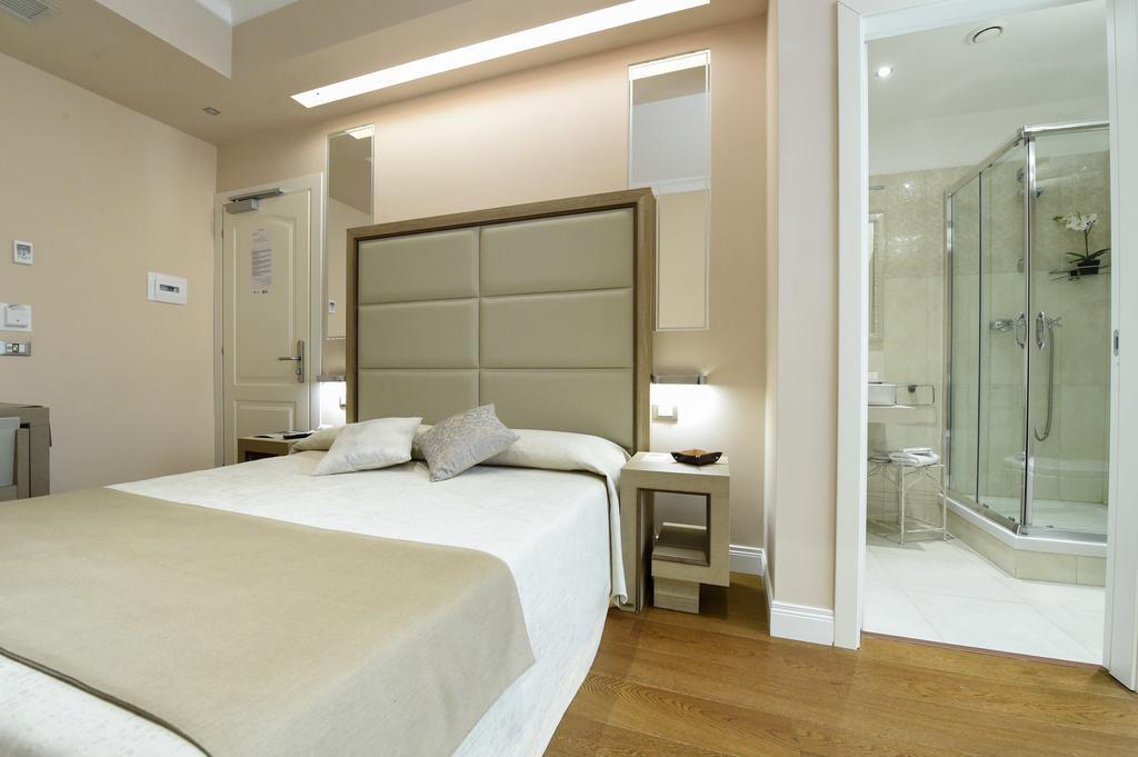 Domus Clara Pensión 3*
